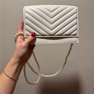 Elegant White Quilted Shoulder Bag with Pearl Strap